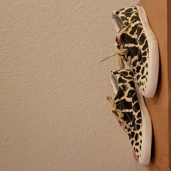 Bucketfeet. - Picture 3 of 7